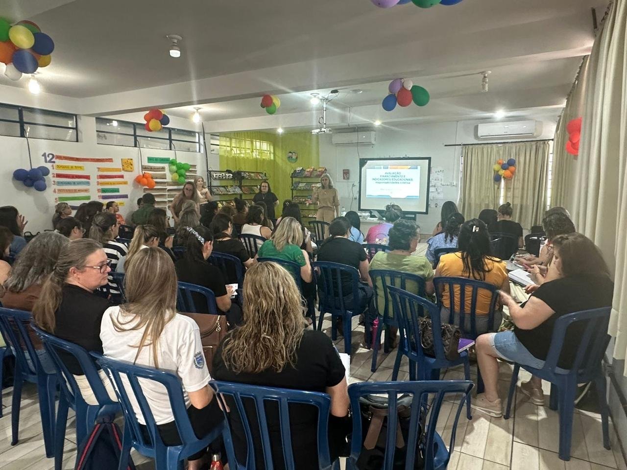 Formação para as diretoras e equipes pedagógicas das escolas
