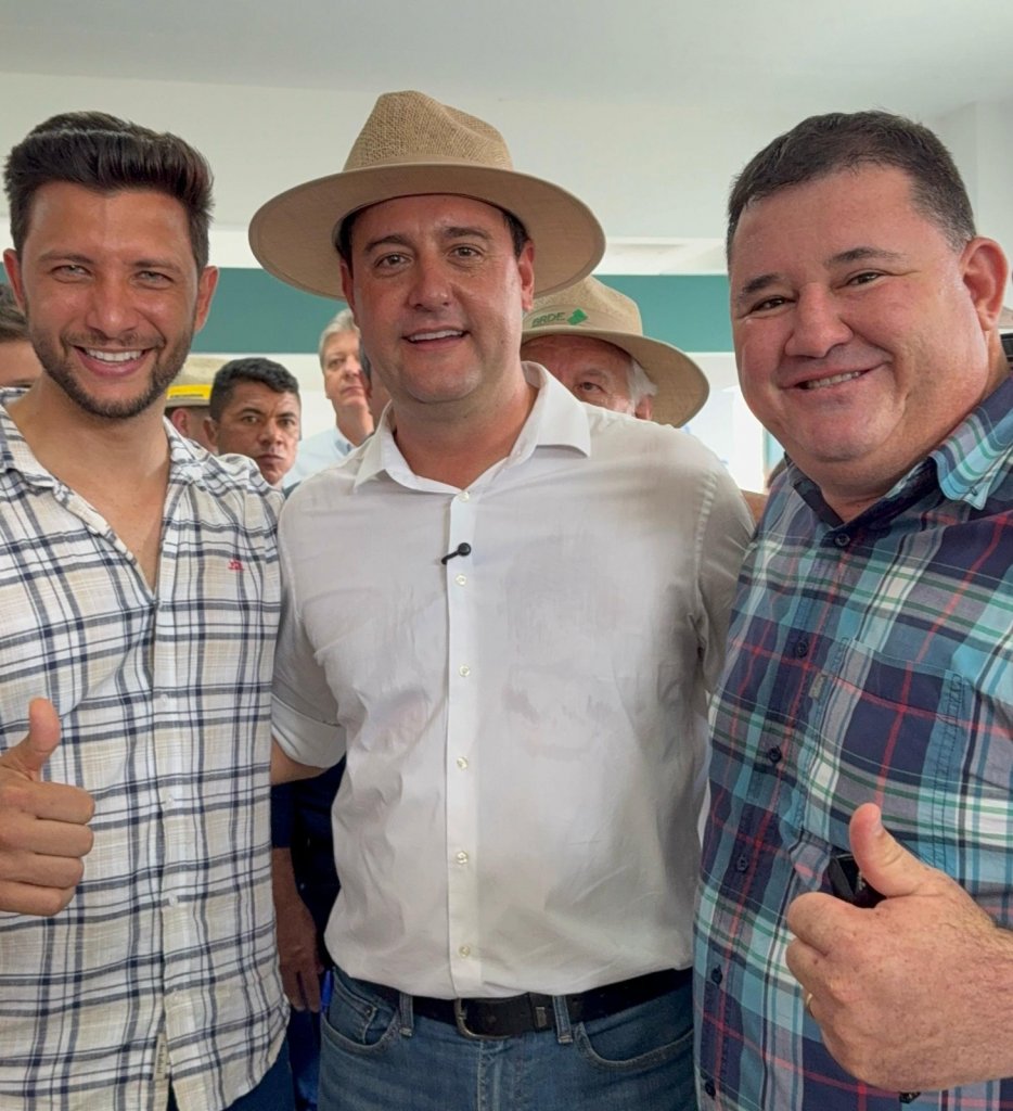 Prefeito Rodrigo Ribeiro e secretário Jamanta com o governador Ratinho Júnior