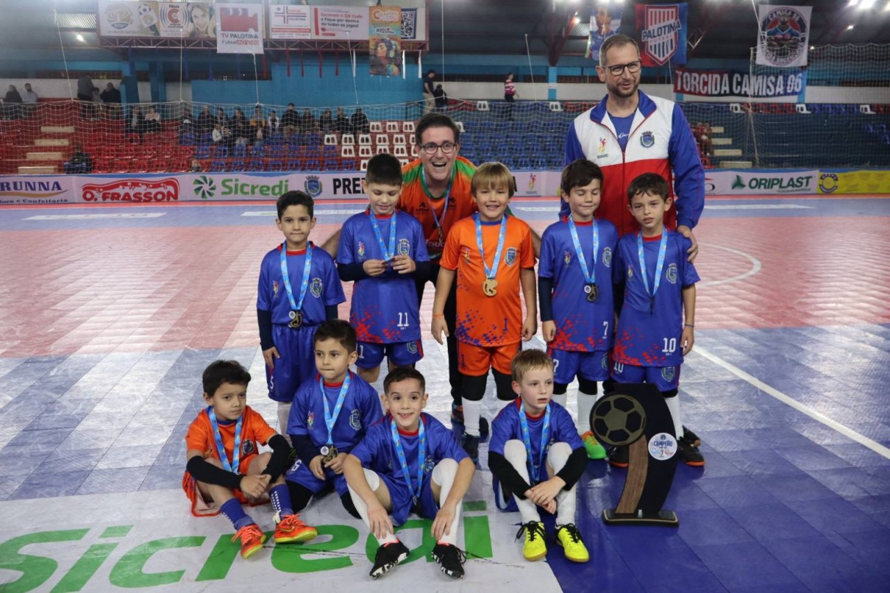 SME/Ginásio Ardomar A foi campeã na categoria Sub 07
SME/Ginásio Ardomar A foi campeã na categoria Sub 07