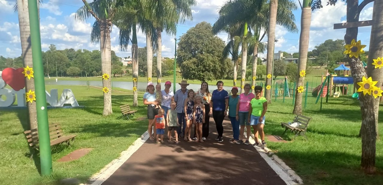 Atividade ralizada no Lago Municipal homenageia a mulher

