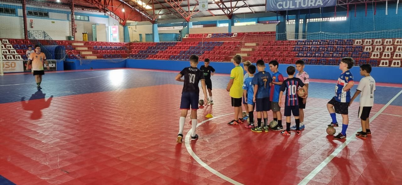 Aulas de futsal já foram iniciadas no Ginásio Ardomar Somensi.